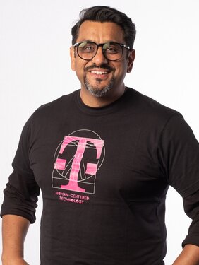 Dee Kaul